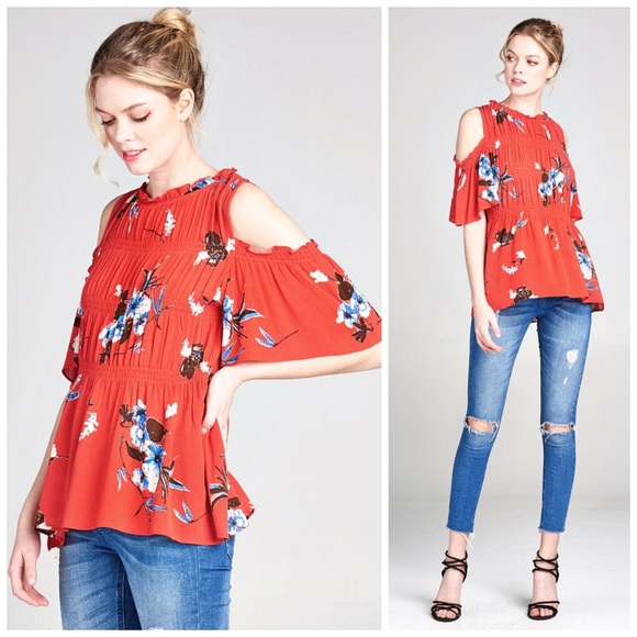 LAST 1! ❤️ Red Smocked Detail Floral Top! - Picture 3 of 4